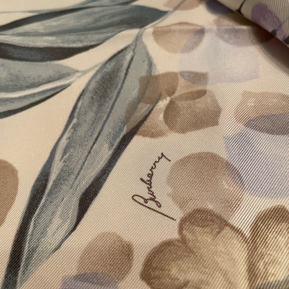 Burberry scarf - Picture 2 of 10